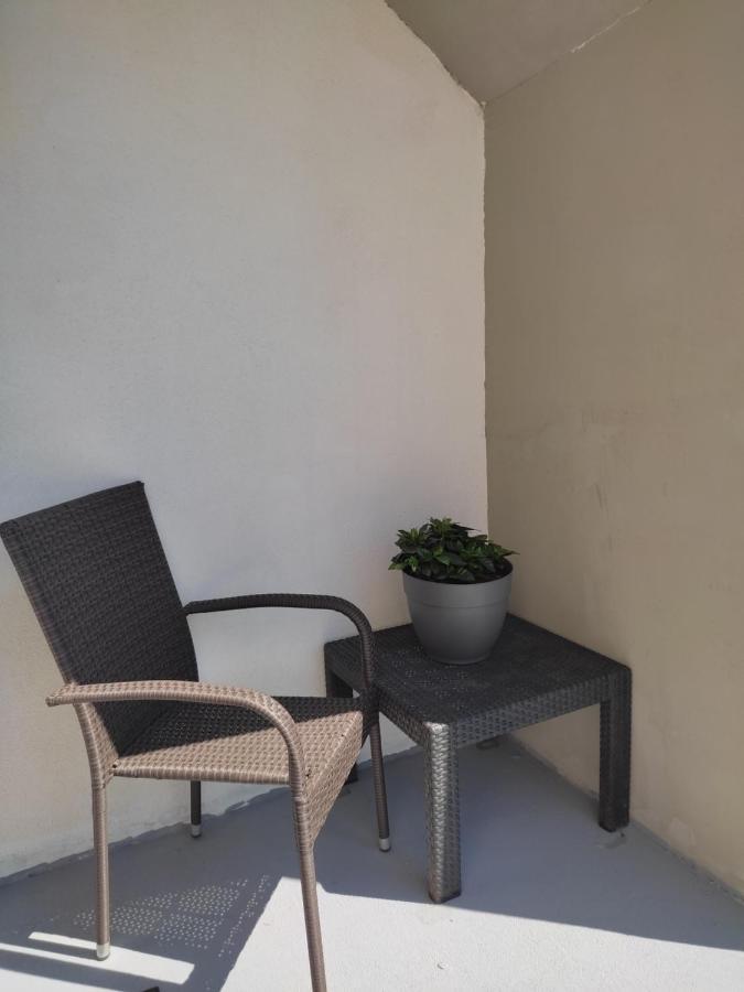 Three Lions Number 2 Apartment