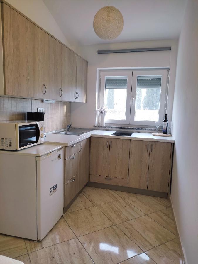 Apartment Three Lions Number 2 *