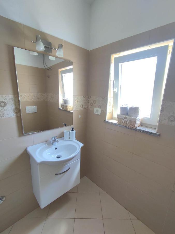 Three Lions Number 2 Apartment Pula