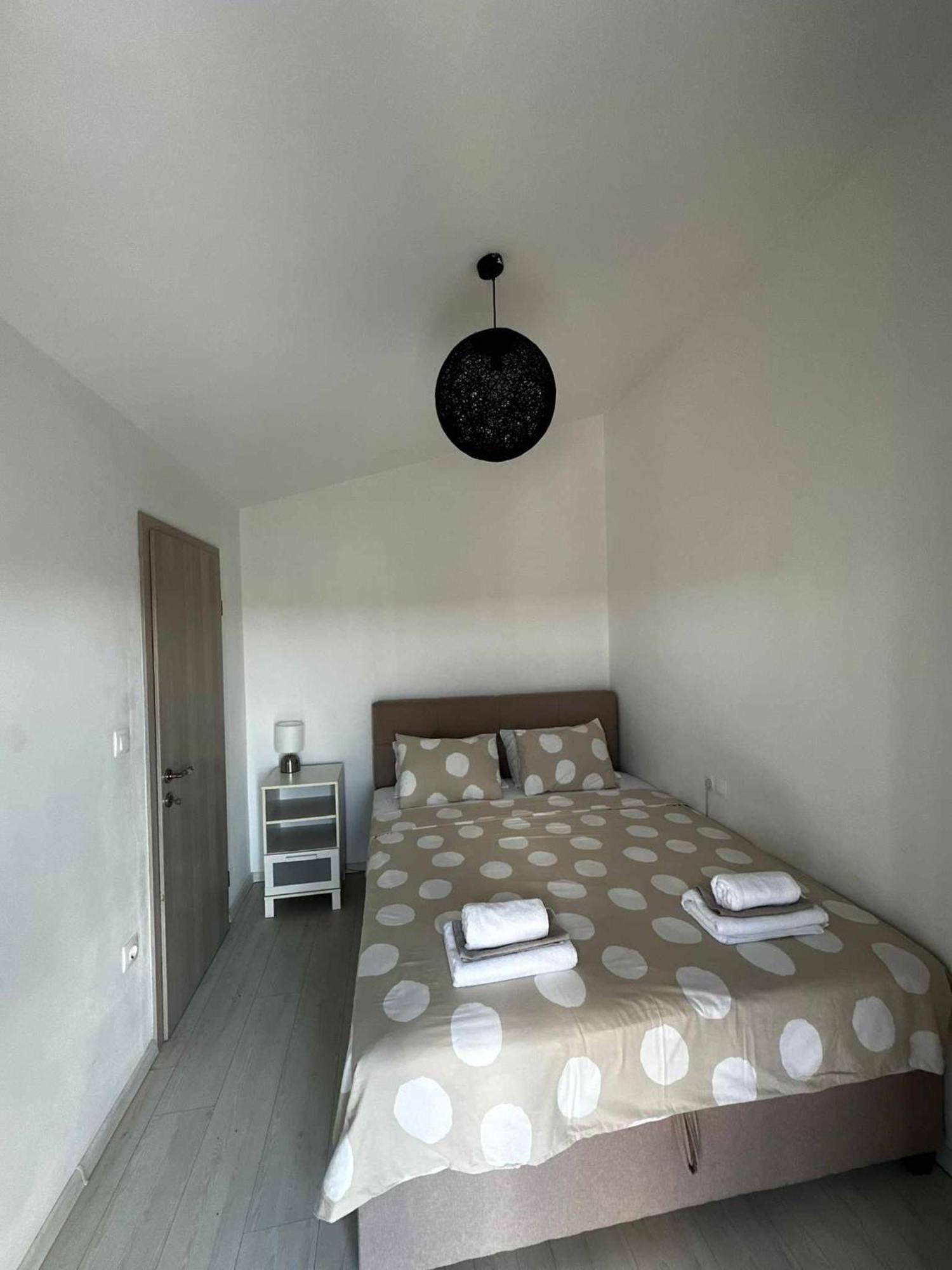 Three Lions Number 2 Apartment *